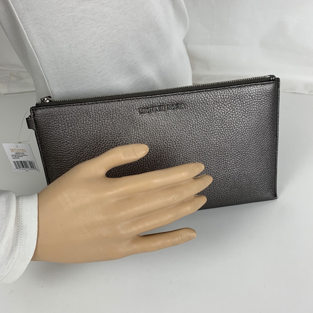 Michael Kors Mercer Zip Wristel in Gunmetal - Picture 2 of 7
